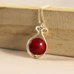 Colgante rojo de la colección forja