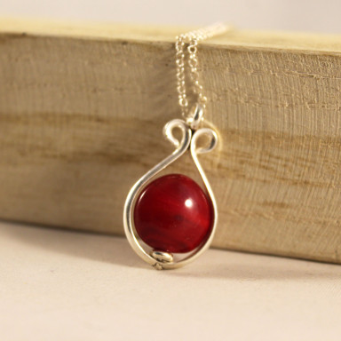 Colgante rojo de la colección forja