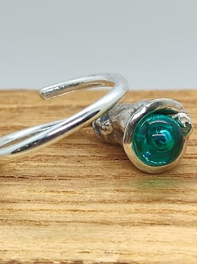Añillo de Plata de Ley y vidrio de Murano color verde